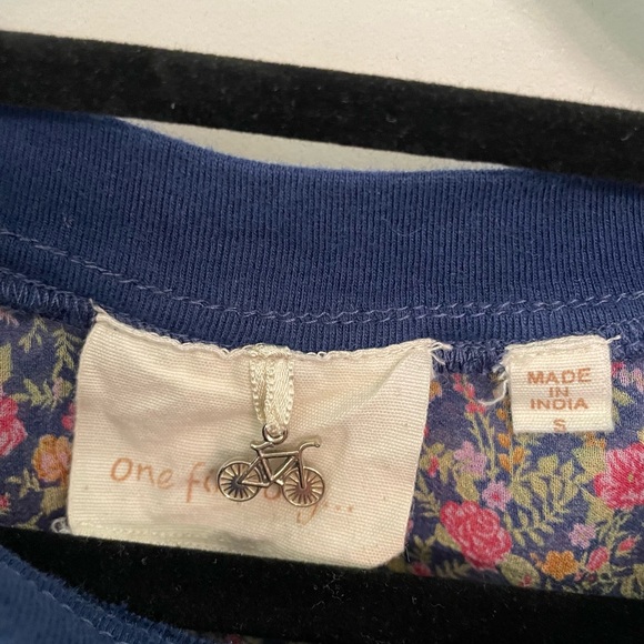 Anthropologie, One Fine Day, short sleeve silk T-shirt top - Picture 4 of 8